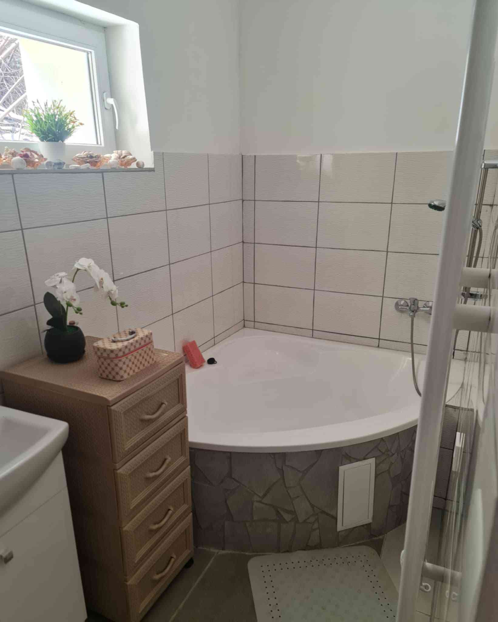 Felújított 2 szobás családi ház Szomolya csendes mellékutcájában – 5. fotó