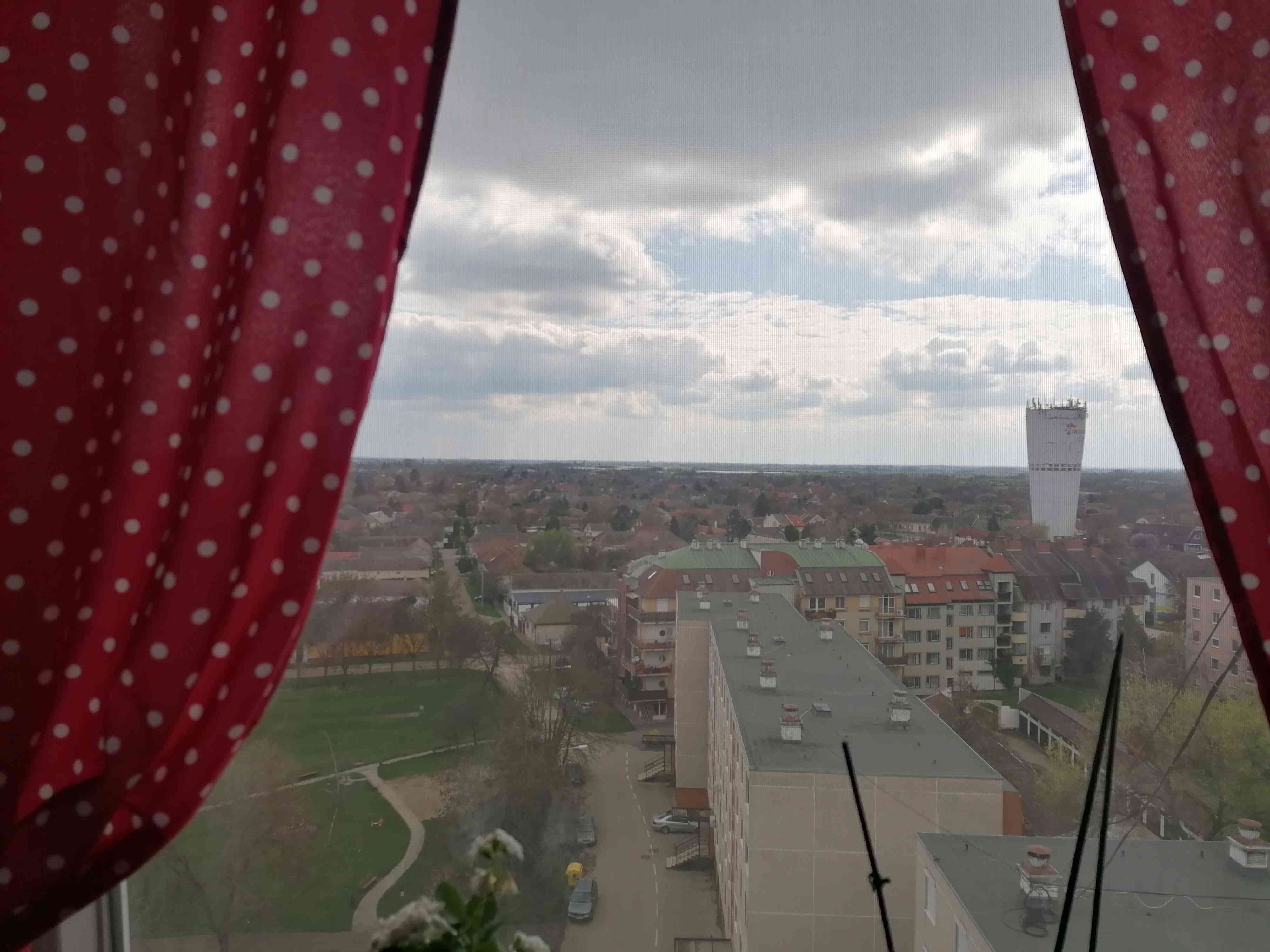 SZENTESI OTTHON A VÁROS FELETT – 15. fotó