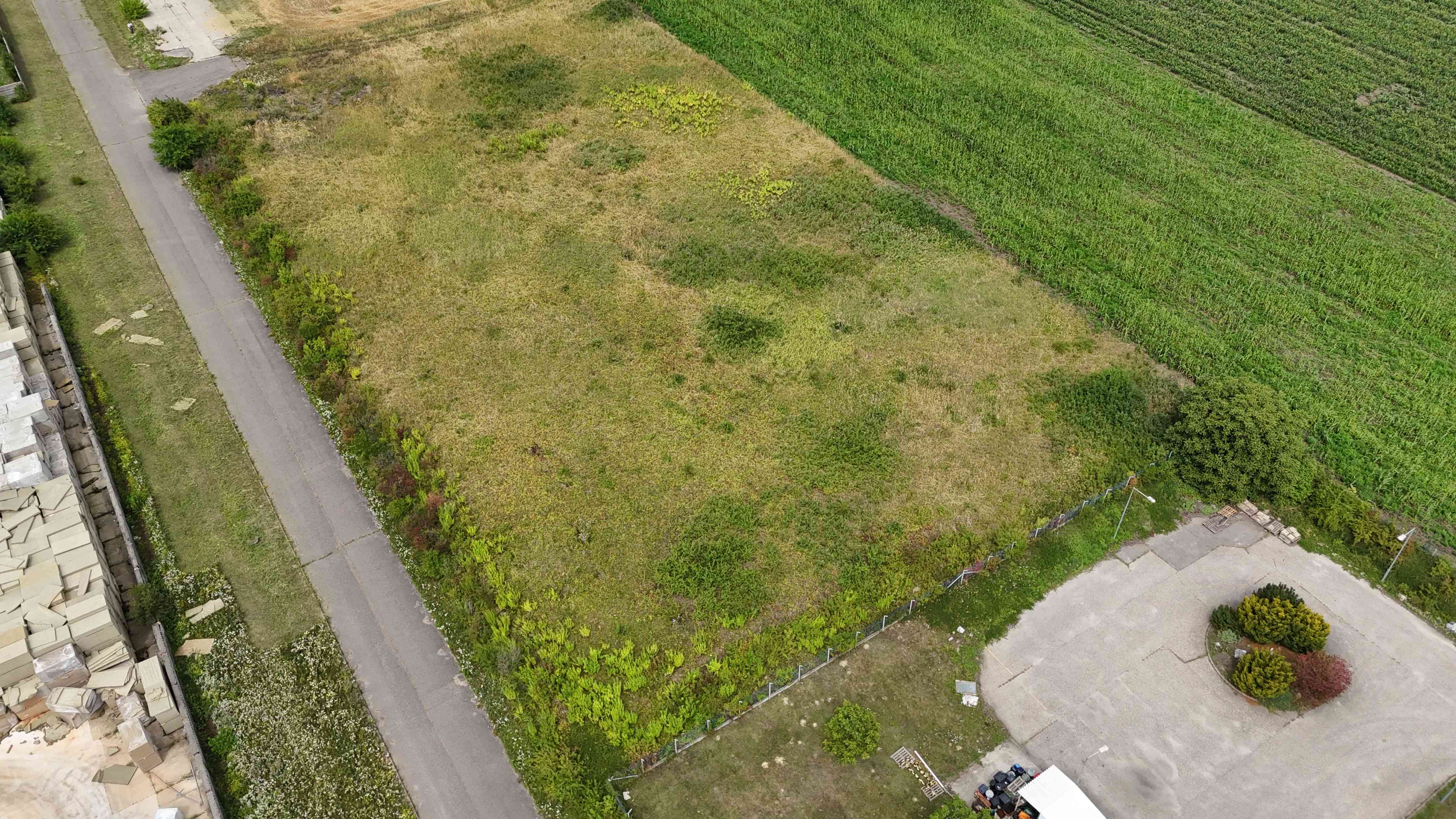 Ipari parkban elhelyezkedő gyáregység – 10. fotó