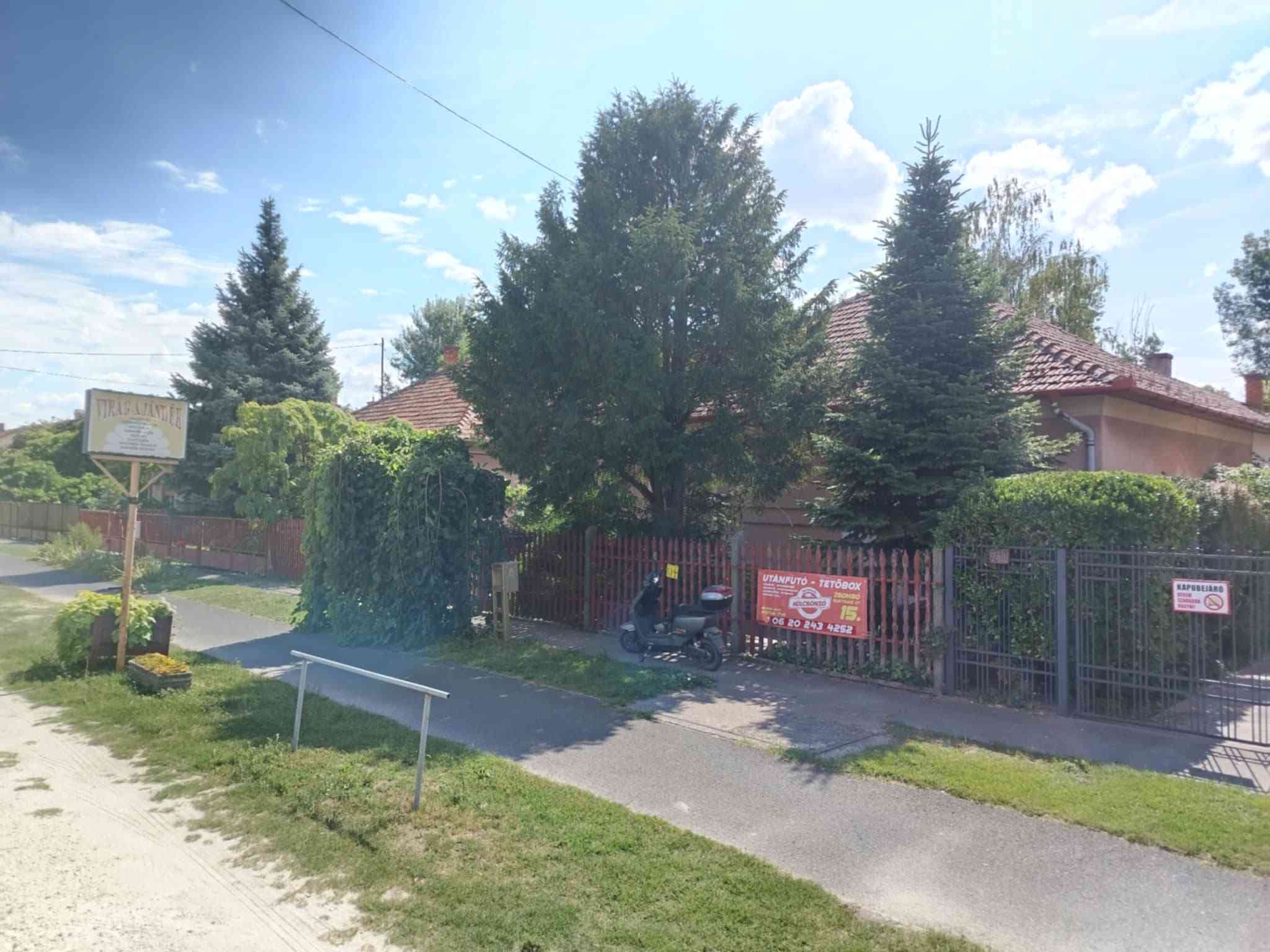 Lakóház Zsombó központjában főutcán – 2. fotó