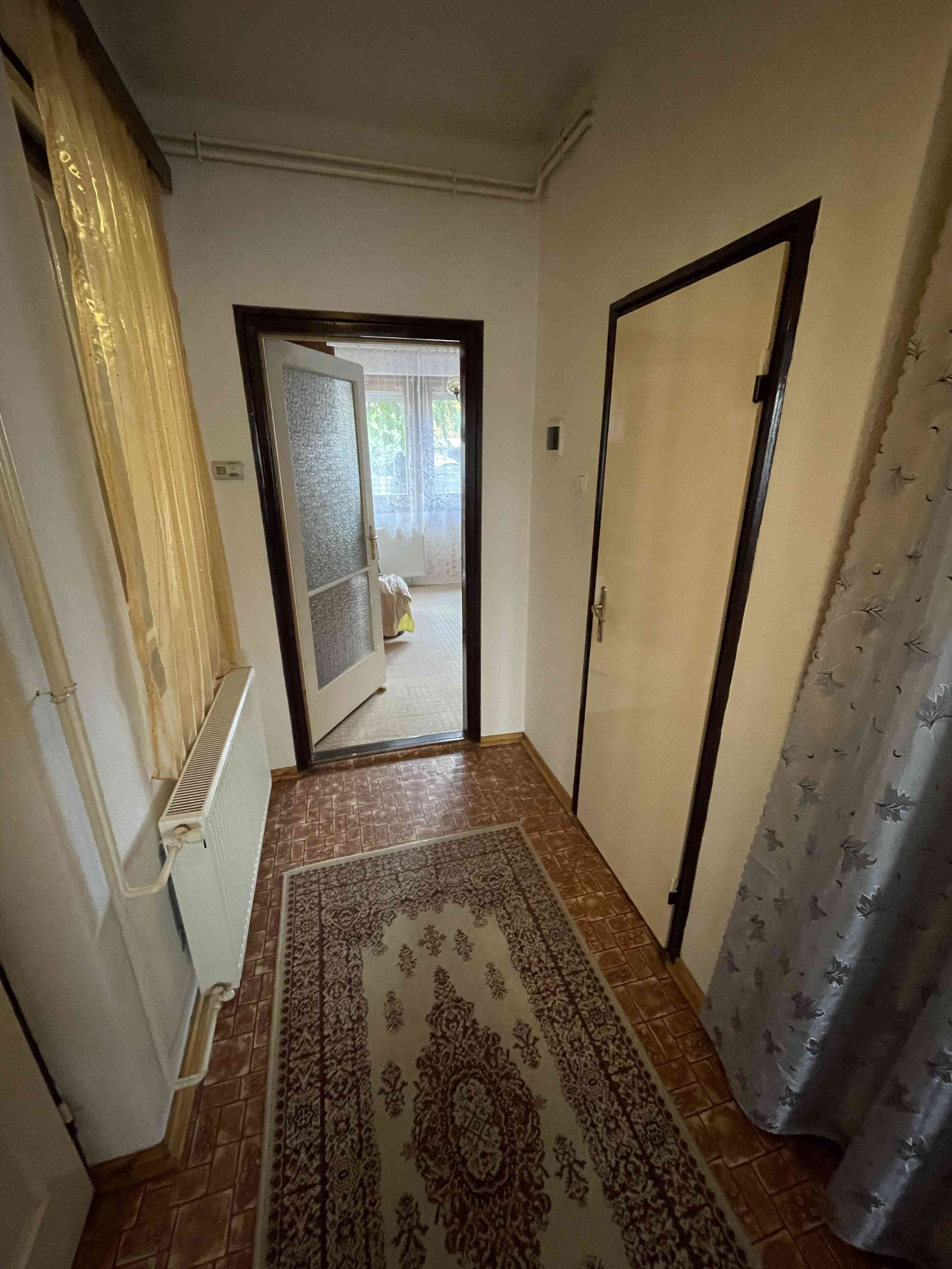 Eladó, kétlakásos, kertes családi ház garázzsal, pincével, terasszal! – 13. fotó