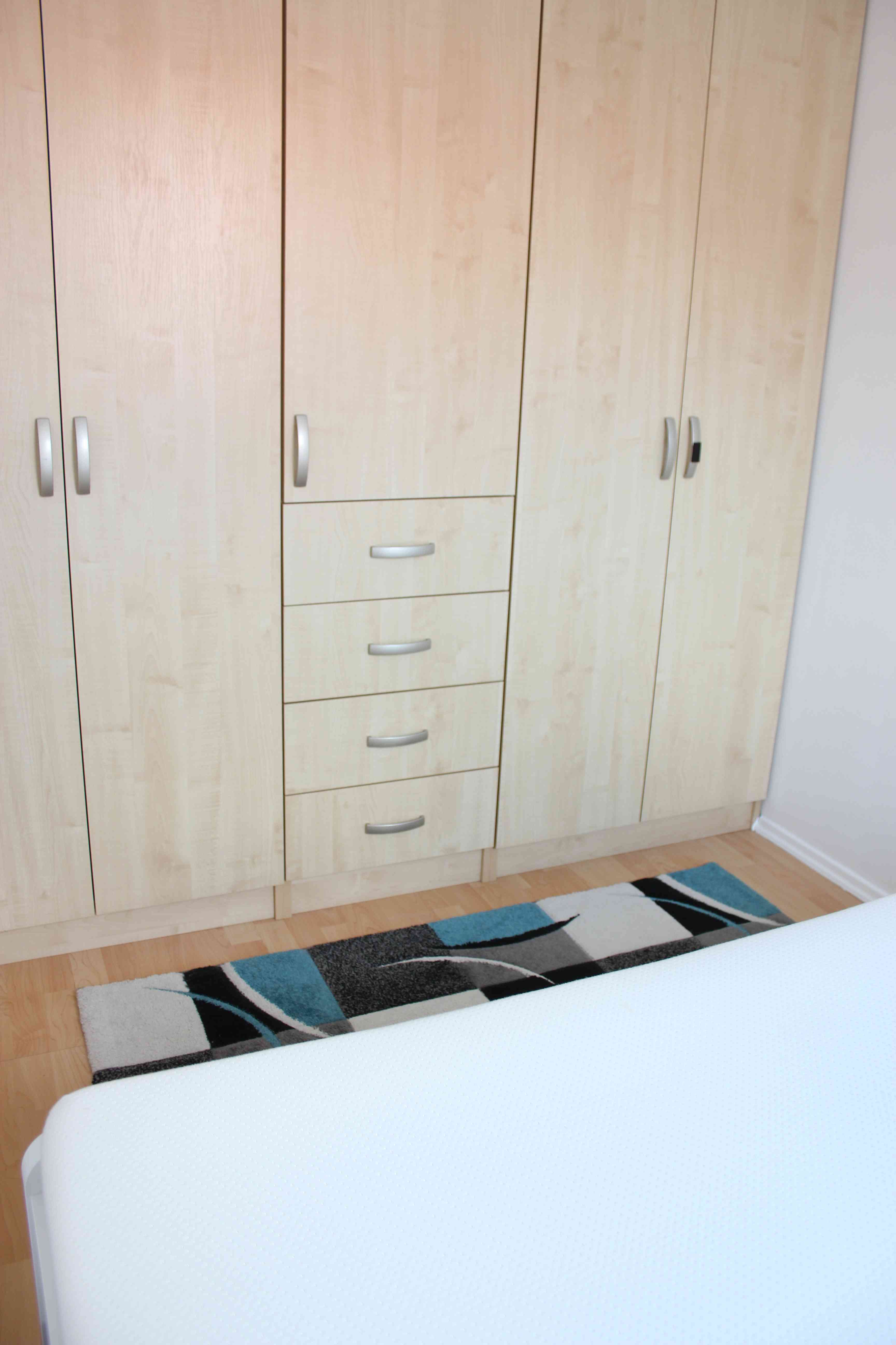 Modern, bútorozott, másfél szobás lakás Szegeden kiadó – 4. fotó